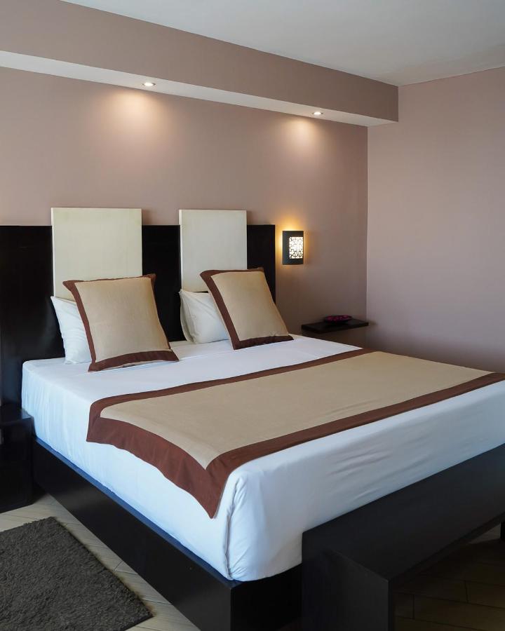 Hotel Café de Rome Dakar Esterno foto