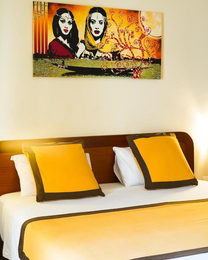 Hotel Café de Rome Dakar Esterno foto